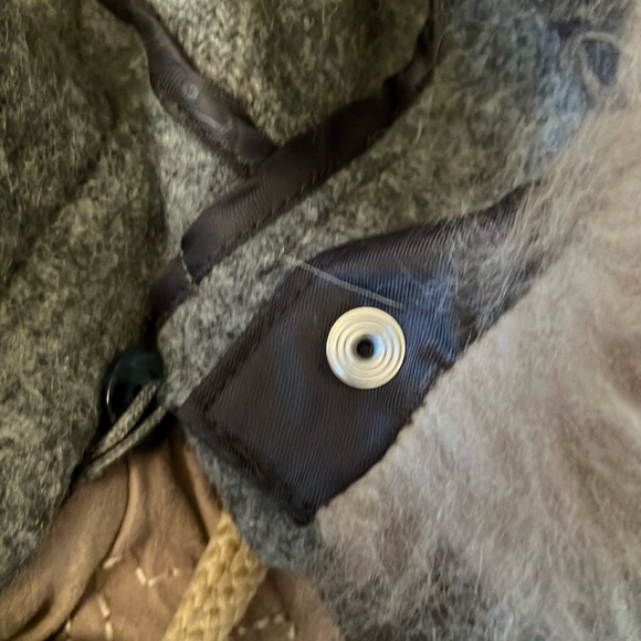 Medium women’s Fjall Raven Gray Cape Jacket with Hood removable Faux Fur Trim - Picture 3 of 12